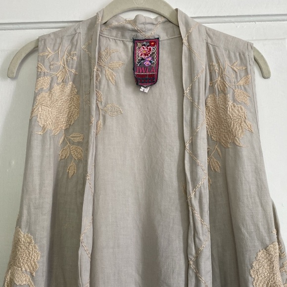 Johnny was embroidered long vest with pockets. - Picture 3 of 4